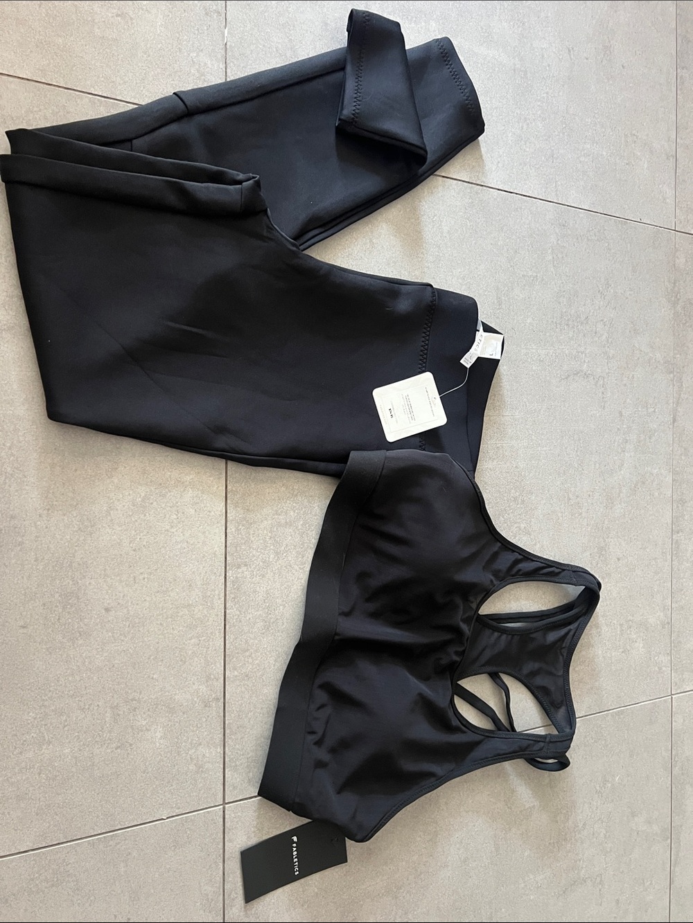 Fabletics Black Sports Bra and Leggings Set - Comfortable Women's Activewear